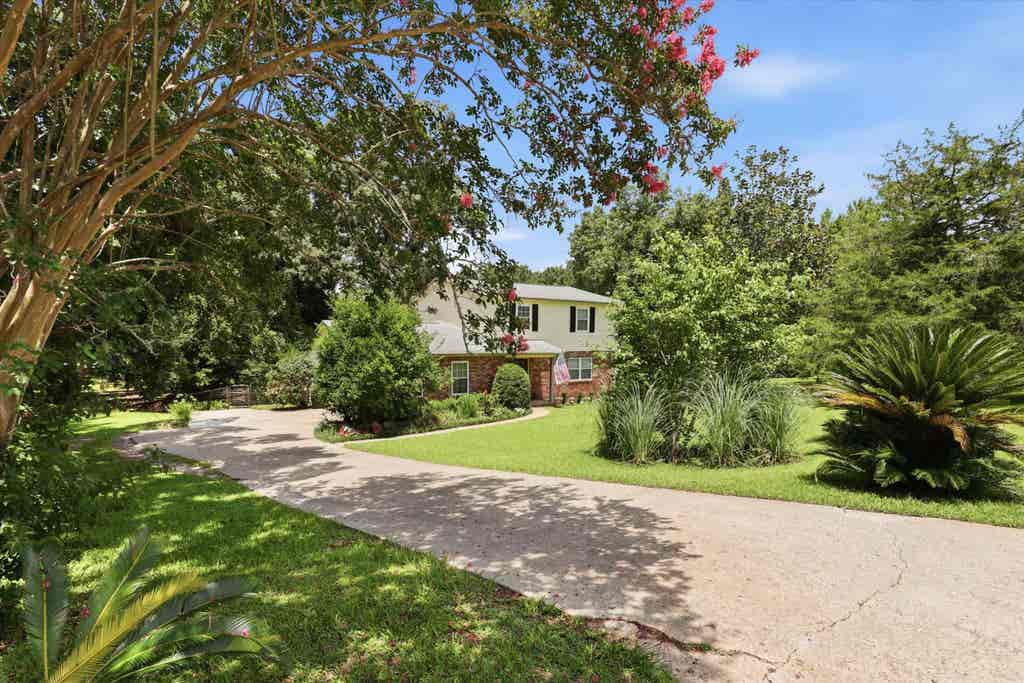 Photo of 3056 Corrib Drive, Tallahassee, FL 32309 (MLS # 401858)