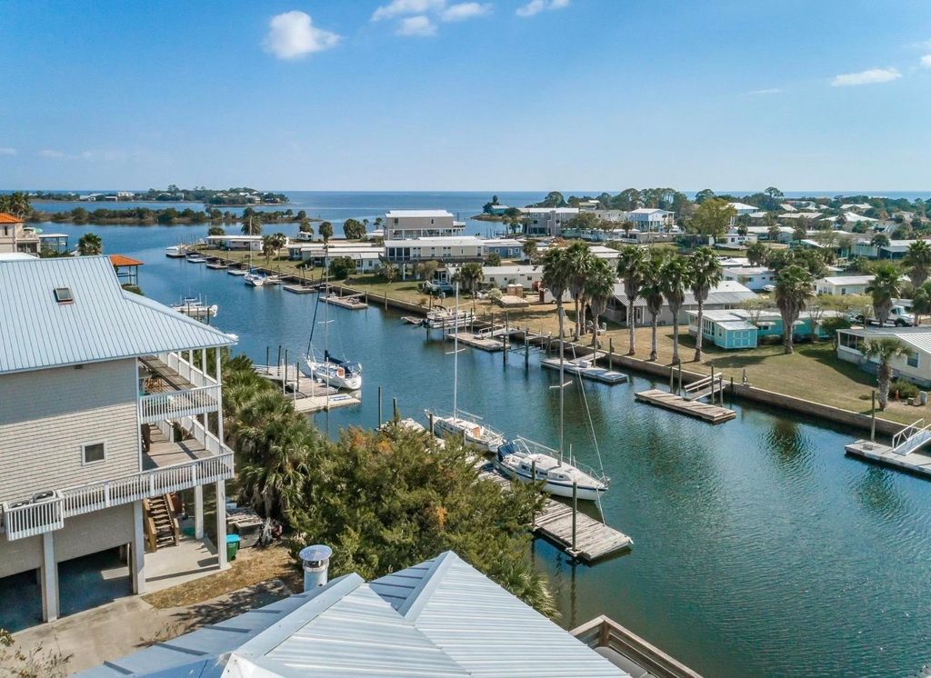 Photo of 71 Royster Drive, Crawfordville, FL 32327 (MLS # 397021)