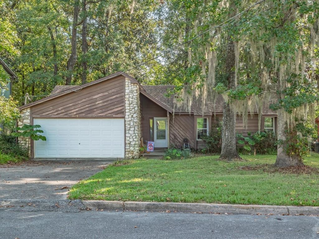 Photo of 1049 Longstreet Drive, Tallahassee, FL 32311 (MLS # 392094)