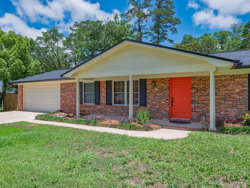 Photo of 2357 Braeburn Circle, Tallahassee, FL 32309 (MLS # 399994)