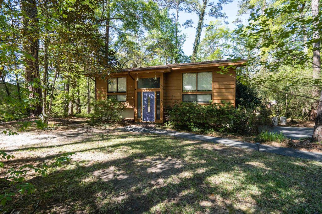 Photo of 3322 Robinhood Road, Tallahassee, FL 32312 (MLS # 399380)