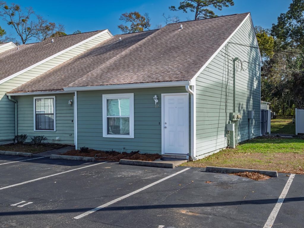 Photo of 301 S LIPONA Road #12 AKA 10-E, Tallahassee, FL 32304 (MLS # 395895)