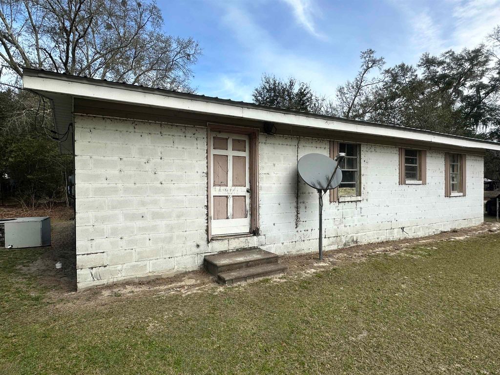 Photo of 5690 Sunlight Road, Malone, FL 32445 (MLS # 396054)