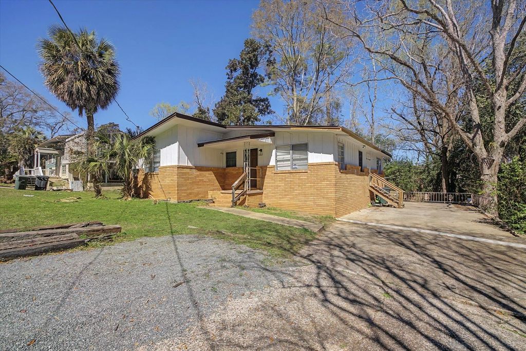 Photo of 233 Westridge Drive, Tallahassee, FL 32304 (MLS # 396824)