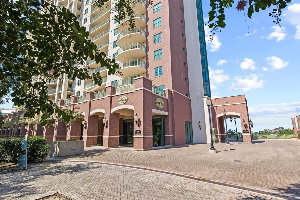 Photo of 300 S Duval Street #602, Tallahassee, FL 32301 (MLS # 390143)
