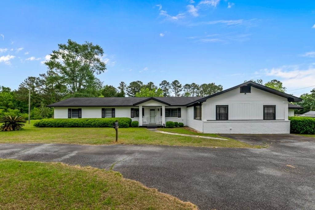Photo of 9778 Florida-Georgia Highway, Havana, FL 32333 (MLS # 393235)