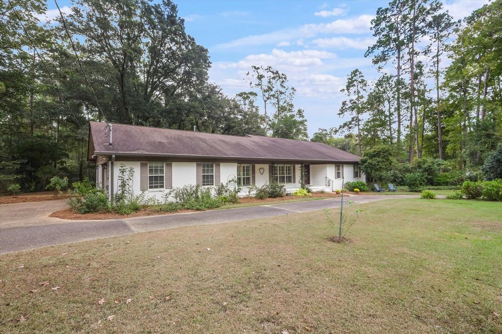 Photo of 3513 DEER LANE DR, Tallahassee, FL 32312 (MLS # 391882)