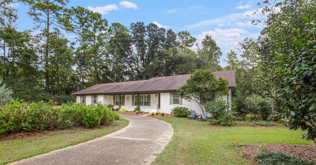 Photo of 3513 DEER LANE DR, Tallahassee, FL 32312 (MLS # 391882)