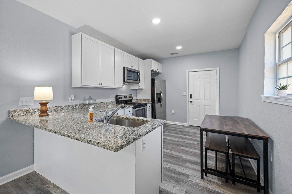 Photo of 802 Old Bainbridge Road, Tallahassee, FL 32303 (MLS # 387928)