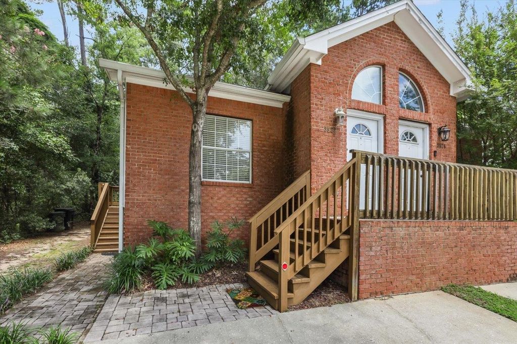 Photo of 3522 Chatelaine Court, Tallahassee, FL 32308 (MLS # 390000)