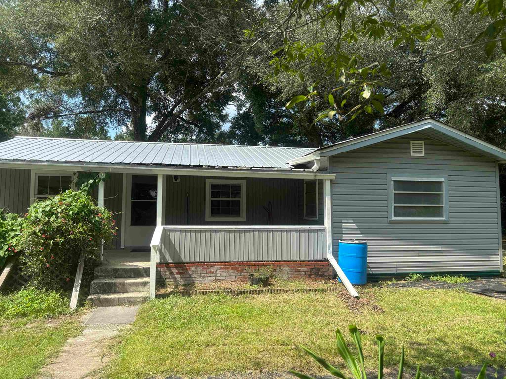Photo of 764 E OAK RIDGE Road, Tallahassee, FL 32305 (MLS # 395403)
