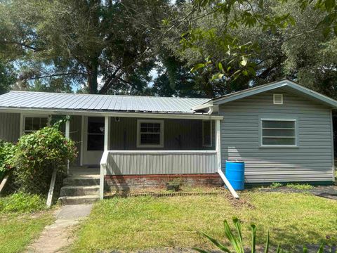 Photo of 764 E OAK RIDGE Road, Tallahassee, FL 32305 (MLS # 395403)