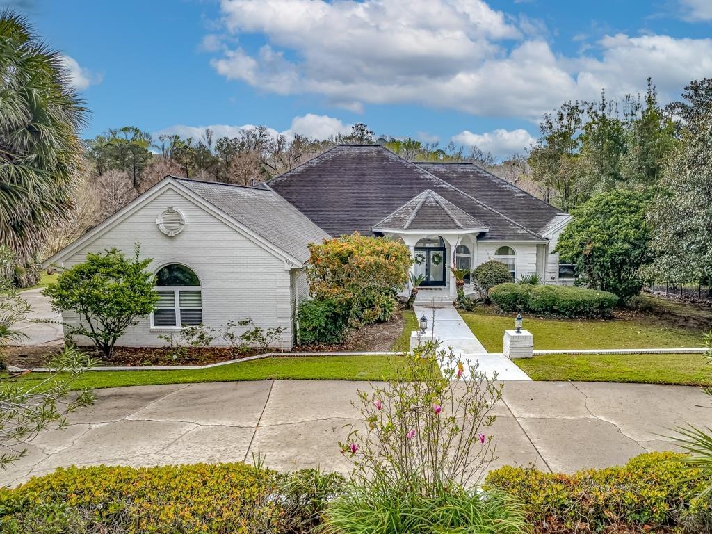 909 Summerbrooke Drive