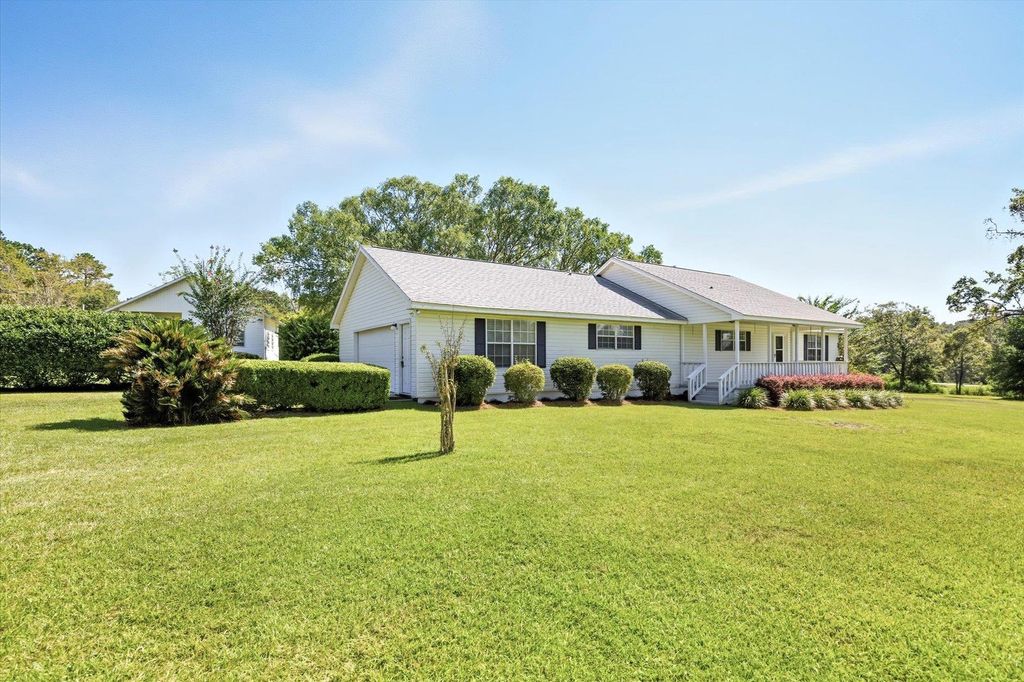 Photo of 10571 N Valentine Rd, Tallahassee, FL 32317 (MLS # 390933)