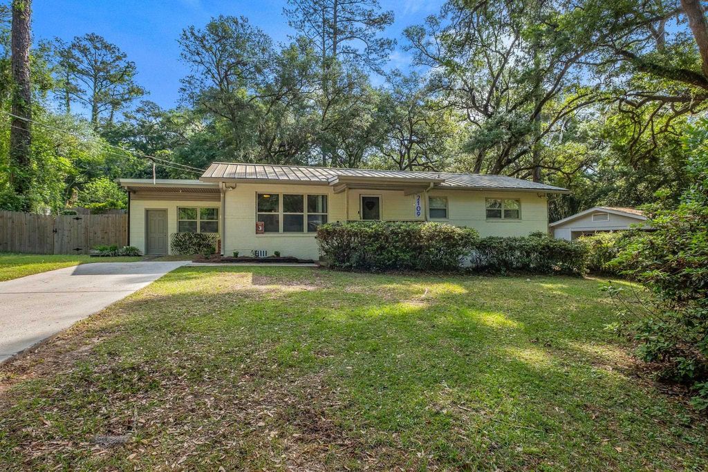 Photo of 2109 High Road, Tallahassee, FL 32303 (MLS # 398337)
