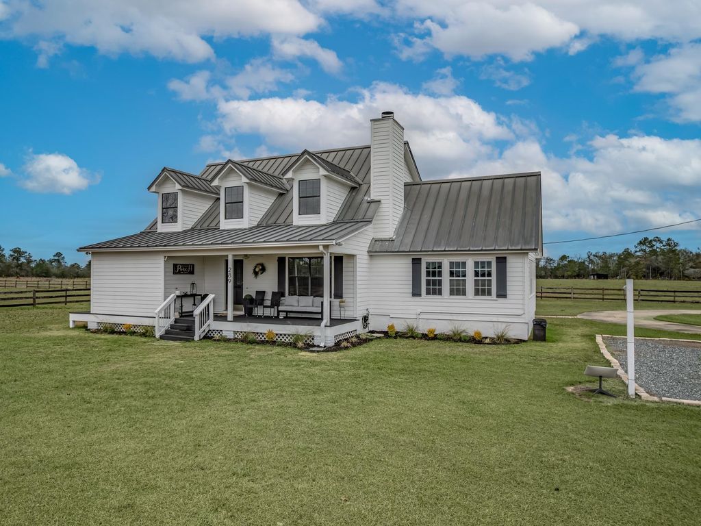 Photo of 289 Mockingbird Lane, Chattahoochee, FL 32324 (MLS # 394641)