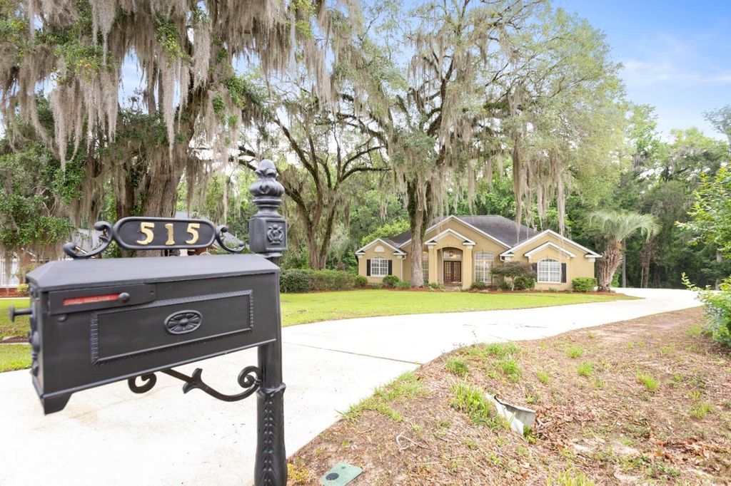 Photo of 515 Meadow Ridge Court, Tallahassee, FL 32312 (MLS # 399930)