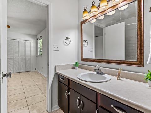 Tiny photo for 1633 Hedgefield Court, Tallahassee, FL 32308 (MLS # 402434)