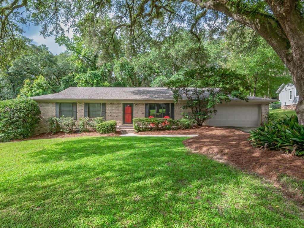 Photo of 1633 Hedgefield Court, Tallahassee, FL 32308 (MLS # 402434)