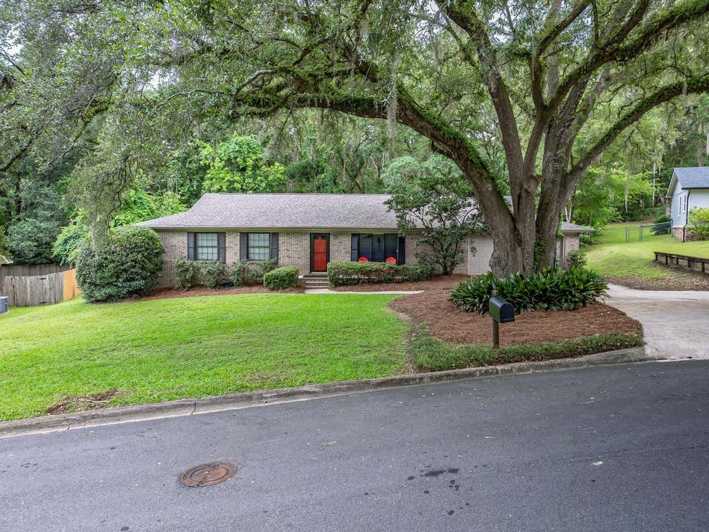 Photo of 1633 Hedgefield Court, Tallahassee, FL 32308 (MLS # 402434)