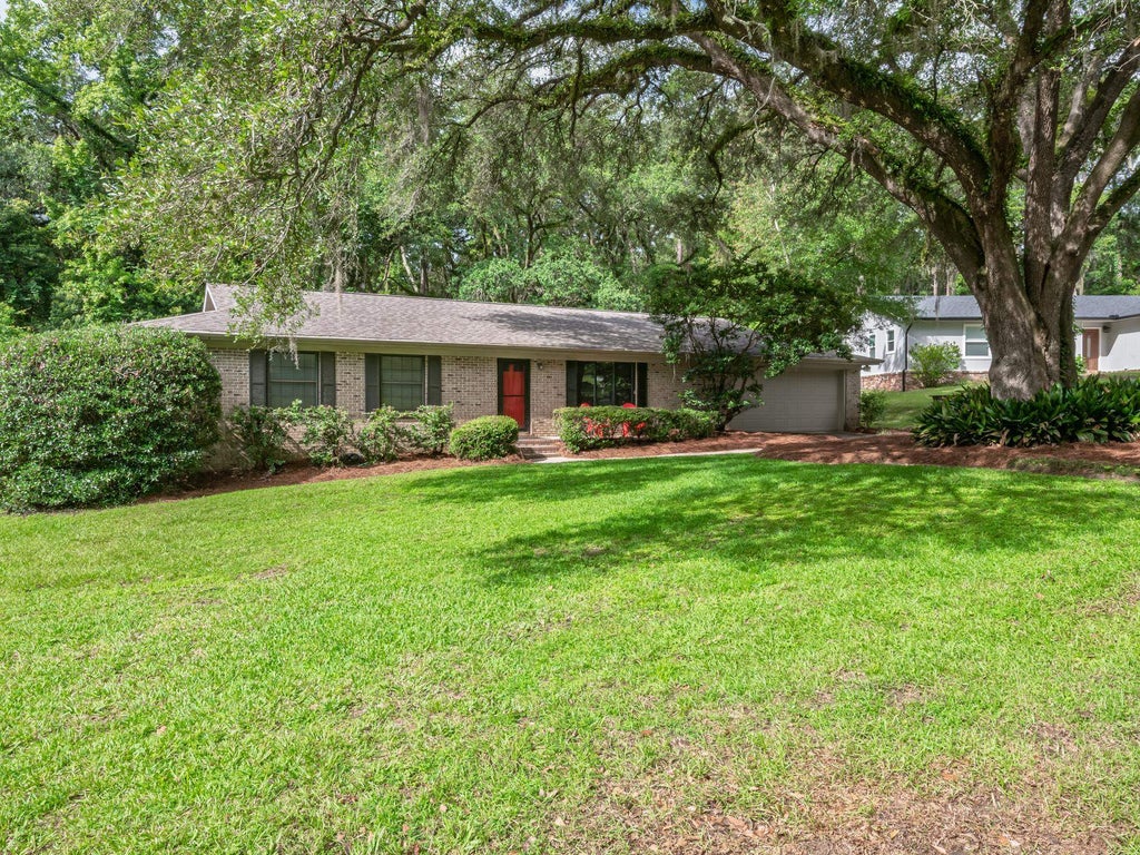 Photo of 1633 Hedgefield Court, Tallahassee, FL 32308 (MLS # 402434)