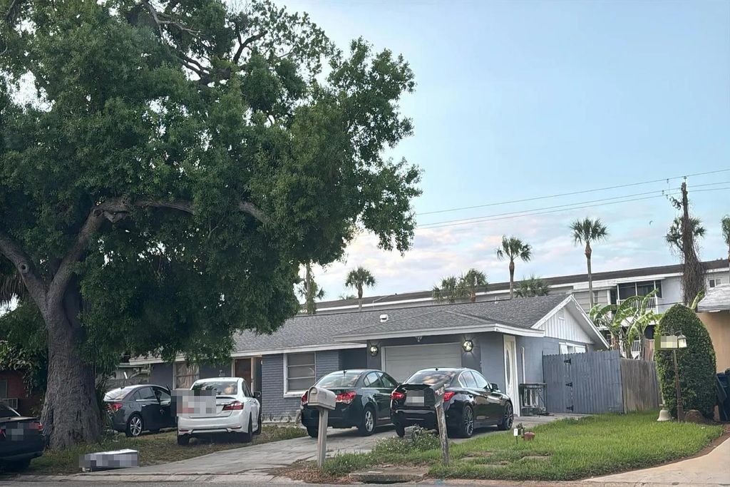 Photo of 2412 58th Avenue Dr W Dr, Other Florida, FL 34207 (MLS # 398926)