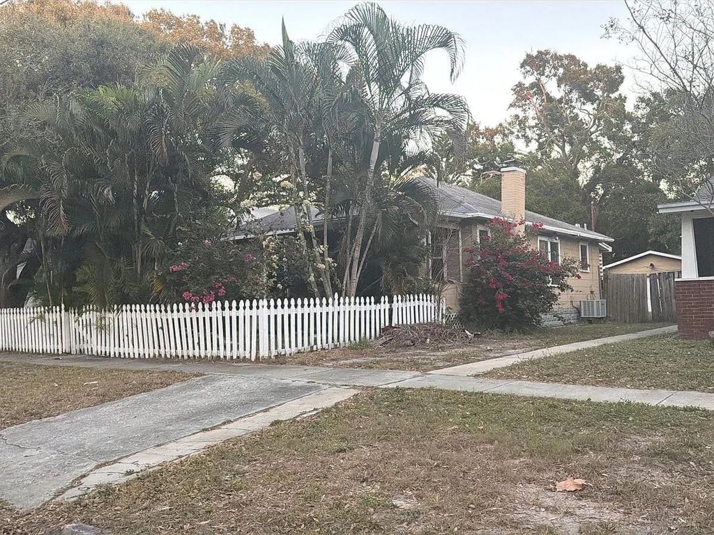 Photo of 2011 N 12th Street, Other Florida, FL 33704 (MLS # 395191)