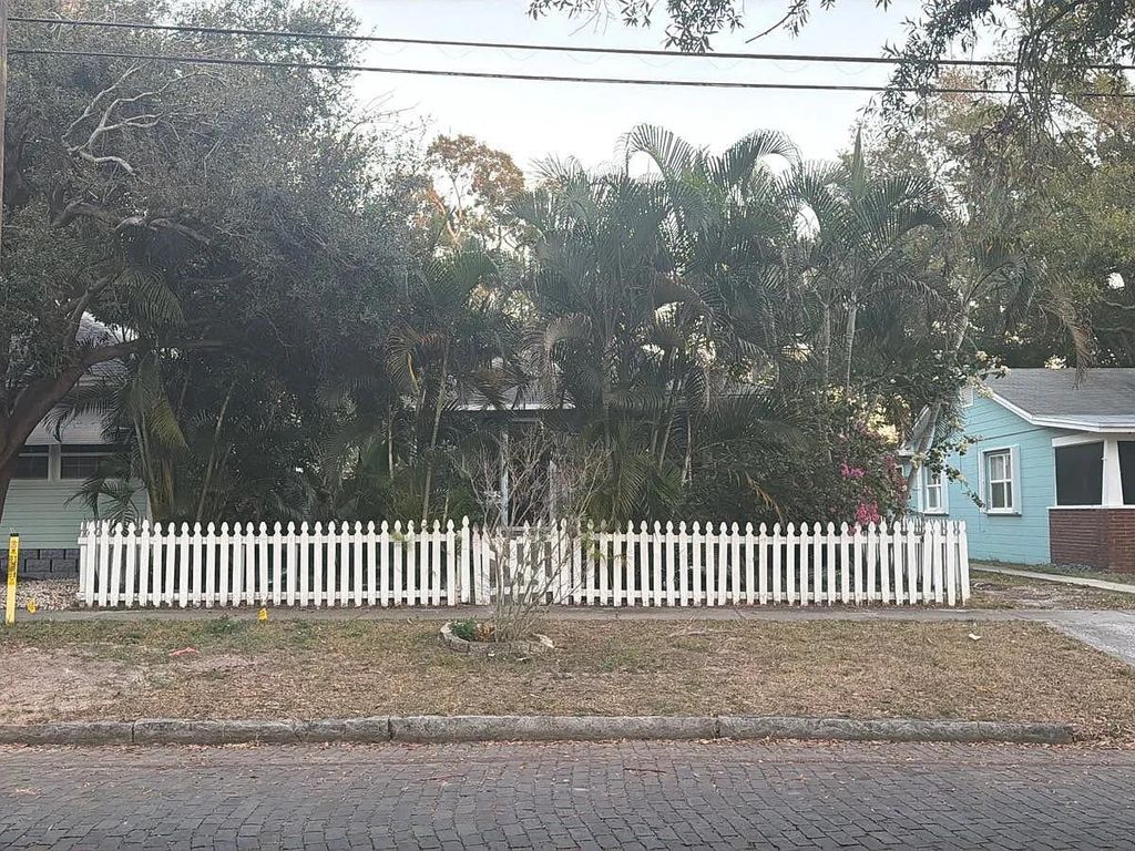 Photo of 2011 N 12th Street, Other Florida, FL 33704 (MLS # 395191)