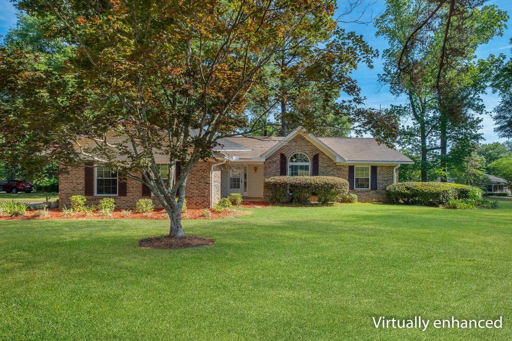 Photo of 142 Lake Laurie Circle, Quincy, FL 32352 (MLS # 399351)