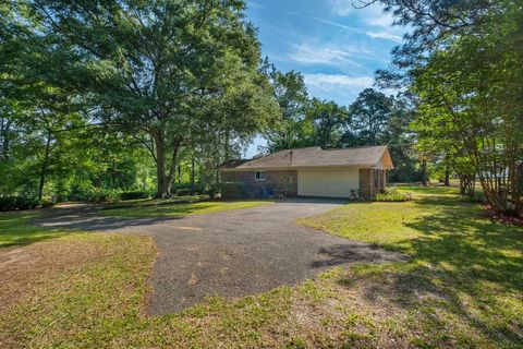 Tiny photo for 142 Lake Laurie Circle, Quincy, FL 32352 (MLS # 399351)