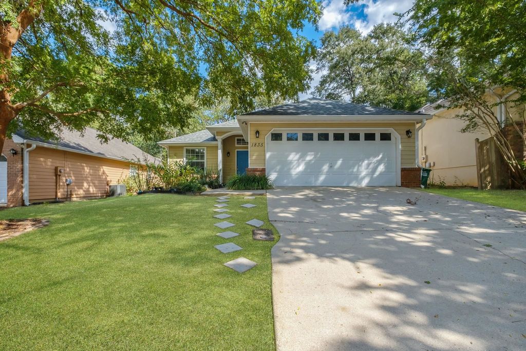 Photo of 1835 Newman Ln Ln, Tallahassee, FL 32312 (MLS # 392442)