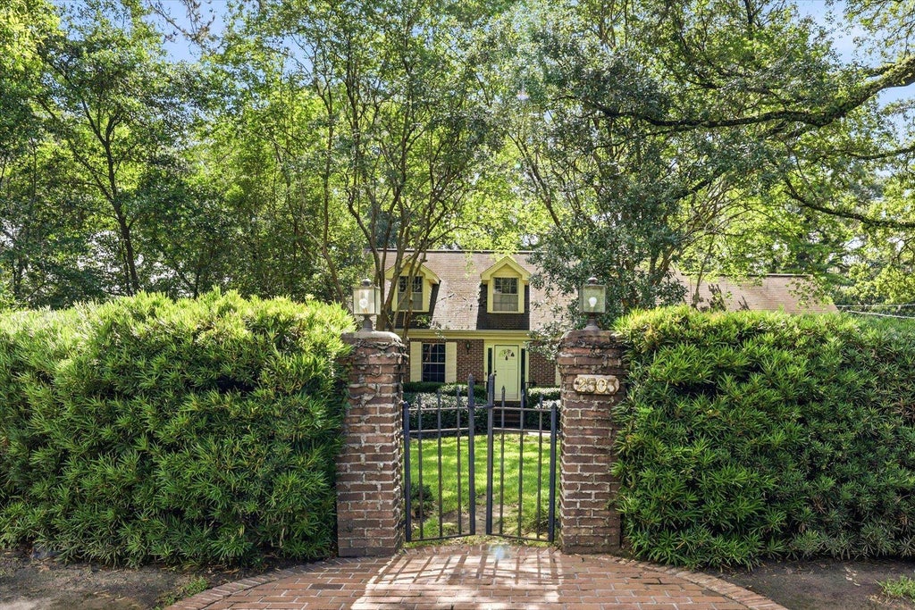 Photo of 2503 Chamberlin Drive, Tallahassee, FL 32308 (MLS # 401618)