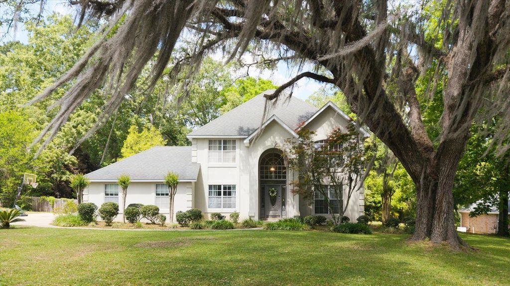 Photo of 916 HILL ROOST Road, Tallahassee, FL 32312 (MLS # 399866)