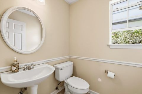 Tiny photo for 916 HILL ROOST Road, Tallahassee, FL 32312 (MLS # 399866)