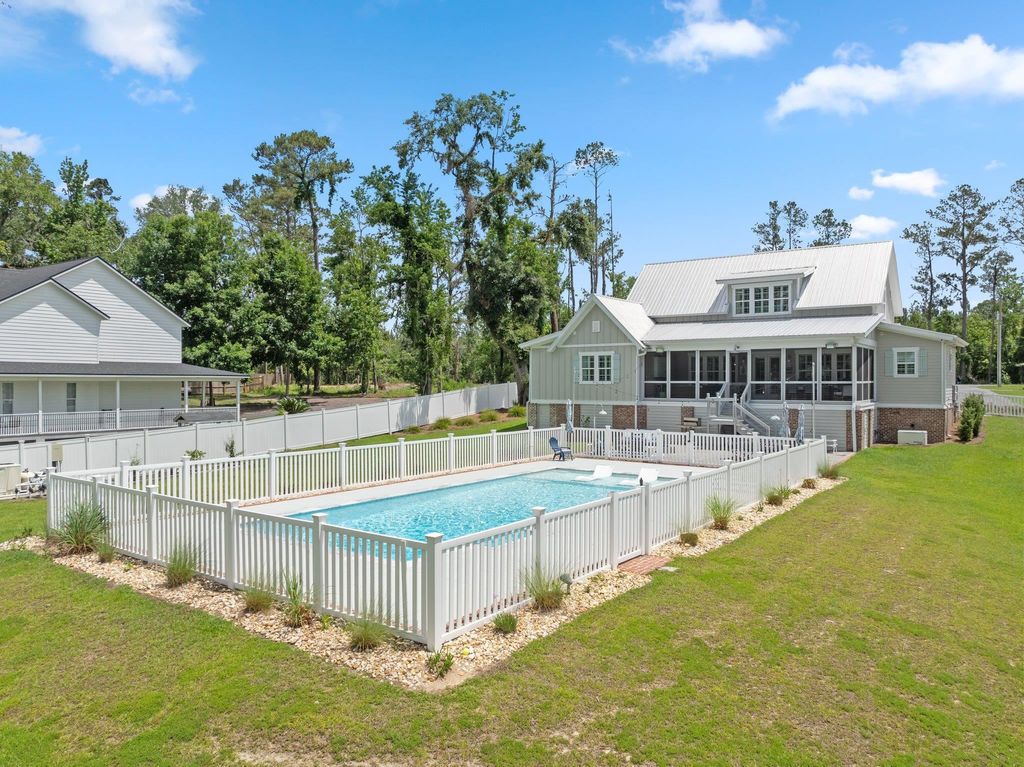 Photo of 2845 NE Cherry Lake Circle, Pinetta, FL 32350 (MLS # 392325)