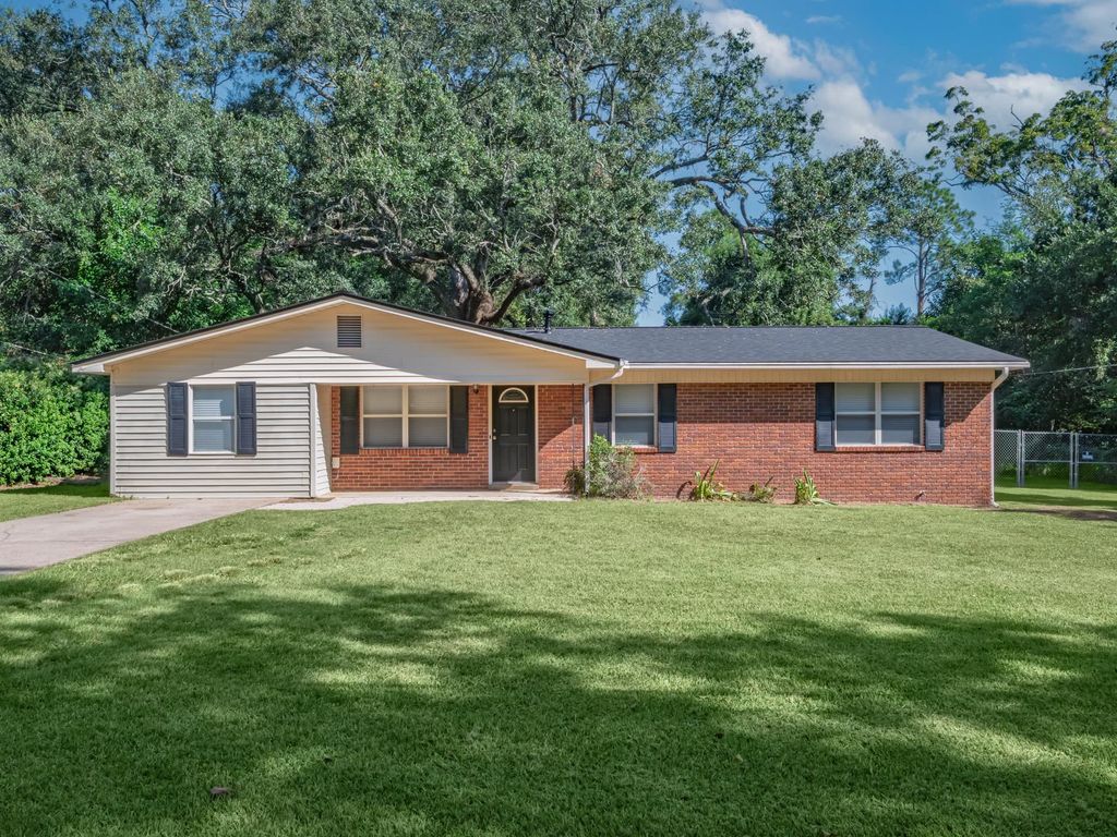 Photo of 822 Watt Drive, Tallahassee, FL 32303 (MLS # 391129)