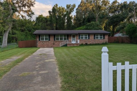 Photo of 2105 Harriet Drive, Tallahassee, FL 32303 (MLS # 392961)