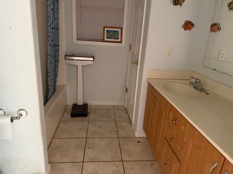 Tiny photo for 1825 Beacon Street, Carrabelle, FL 32322 (MLS # 401940)