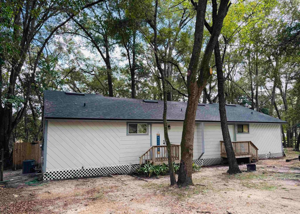 Photo of 3603-05 Shoreline Drive #5, Tallahassee, FL 32305 (MLS # 392181)