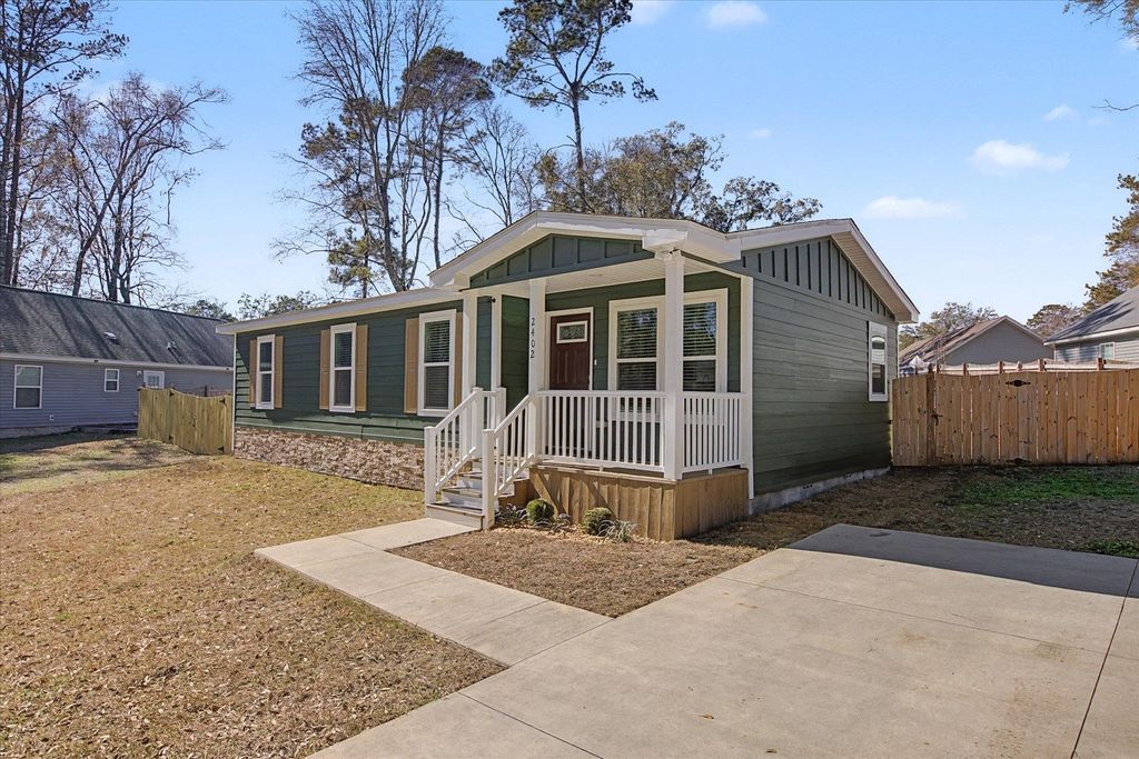 Photo of 2402 Pennlyn Drive, Tallahassee, FL 32308 (MLS # 395910)