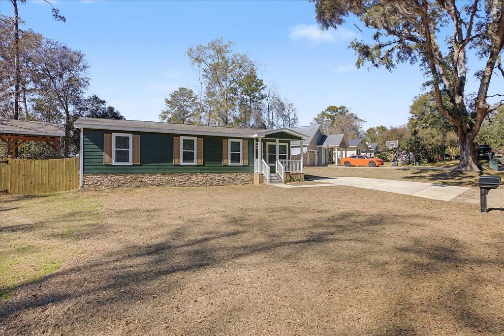 Photo of 2402 Pennlyn Drive, Tallahassee, FL 32308 (MLS # 395910)