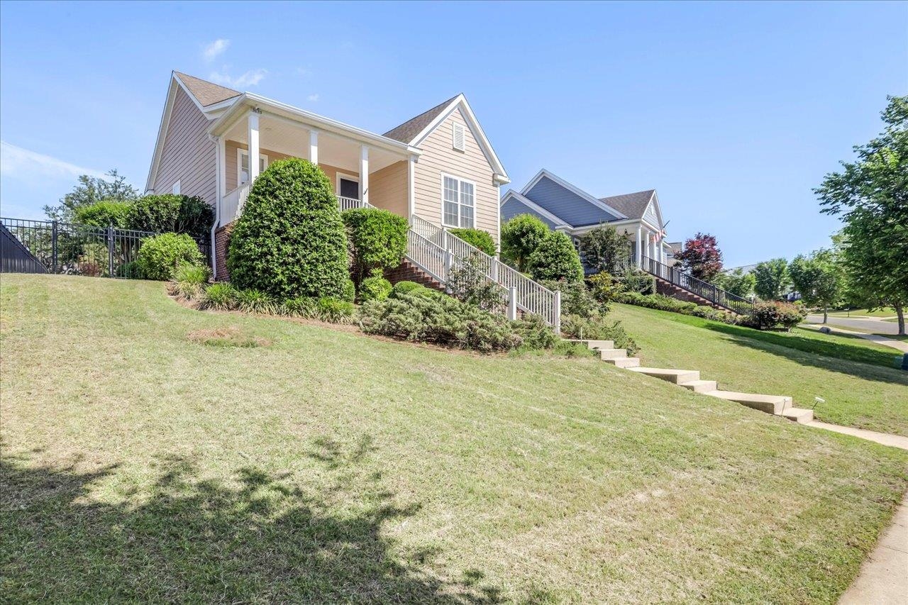 3033 Dickinson Drive