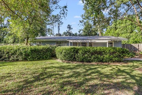 Photo of 2127 Oxford Road, Tallahassee, FL 32304 (MLS # 390689)