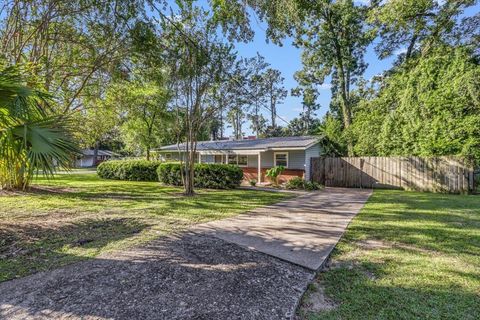 Tiny photo for 2127 Oxford Road, Tallahassee, FL 32304 (MLS # 390689)