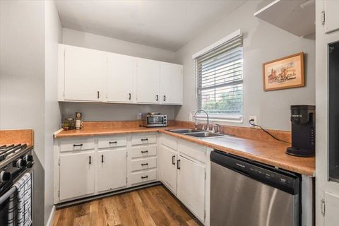 Tiny photo for 2127 Oxford Road, Tallahassee, FL 32304 (MLS # 390689)