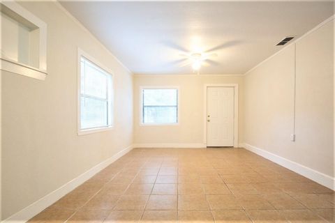 Tiny photo for 205 Columbia Drive, Tallahassee, FL 32304 (MLS # 390970)
