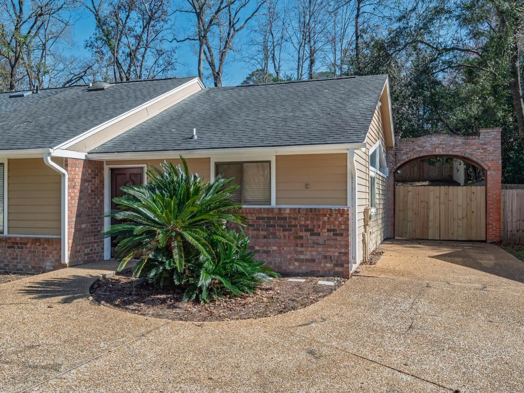 Photo of 1925 Hidden Valley, Tallahassee, FL 32308 (MLS # 395866)