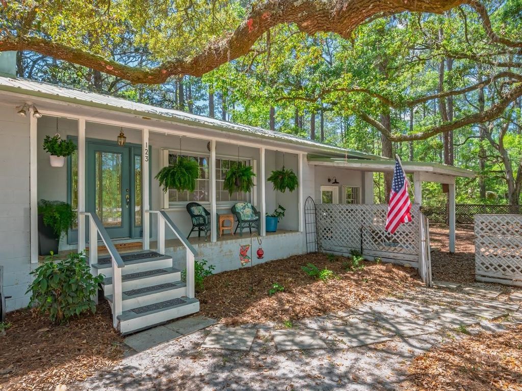 Photo of 123 Carter Road, Crawfordville, FL 32327 (MLS # 398773)