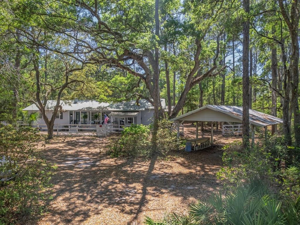 Photo of 123 Carter Road, Crawfordville, FL 32327 (MLS # 398773)