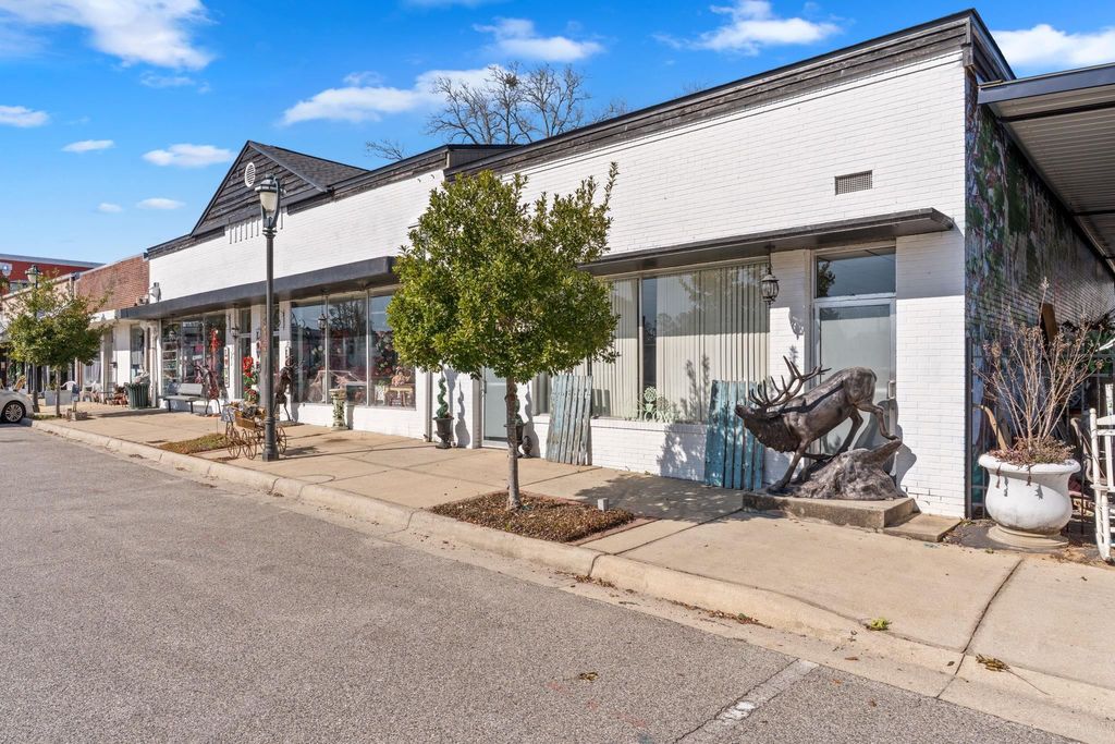 Photo of 118 E 7TH Avenue, Havana, FL 32333 (MLS # 395962)